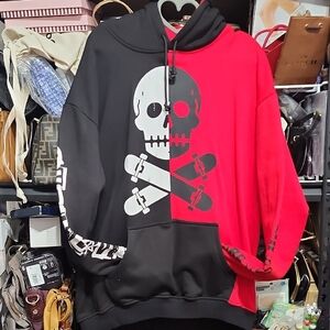 Avril Lavigne Skull Graphic Hoodie